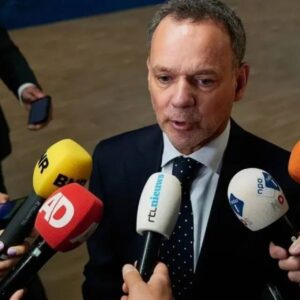 hollanda hukumetinde israil krizi disisleri bakani istifa etti pUI9SuhR