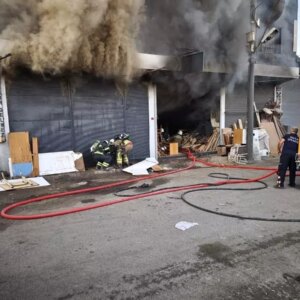 iskenderundaki mobilya atolyesinde yangin cikti ULEjtKgu