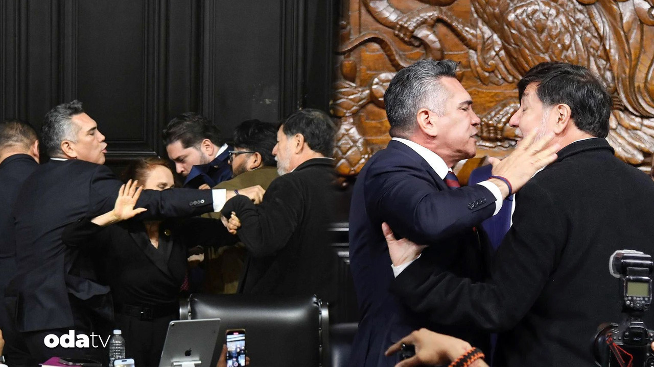 meksika meclisinde kavga yumruklar havada ucustu Db8YniBS