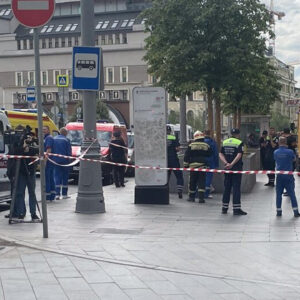 oyuncak magazasinda tup faciasi 1 olu cLU3FvyK