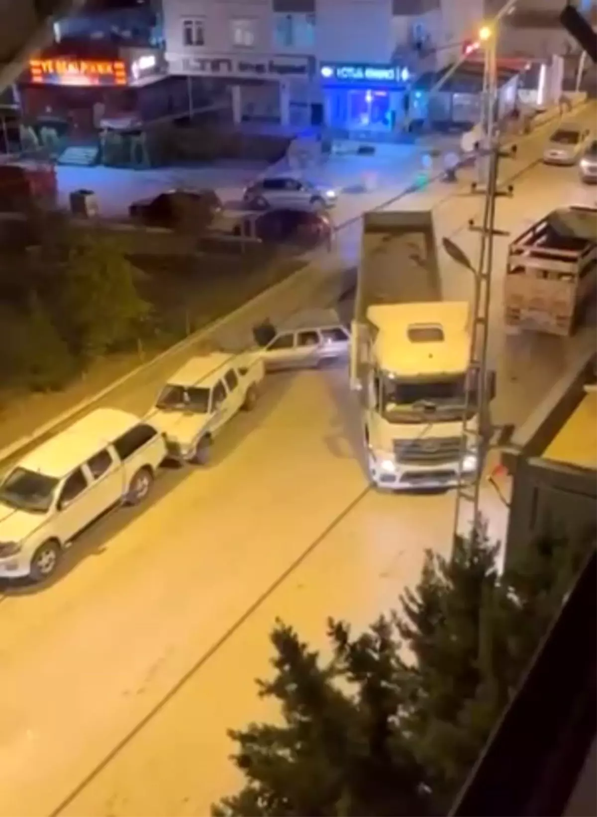 ankarada tir park halindeki araca carpti wIqPnpTK