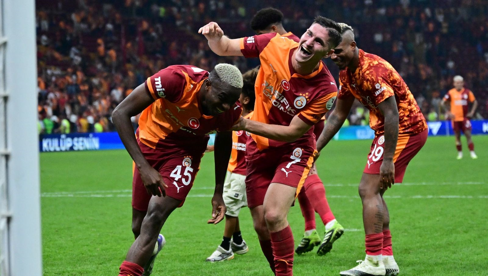 galatasaray taraftarinin bekledigi mujde osimhen geri dondu R8sKu7ax