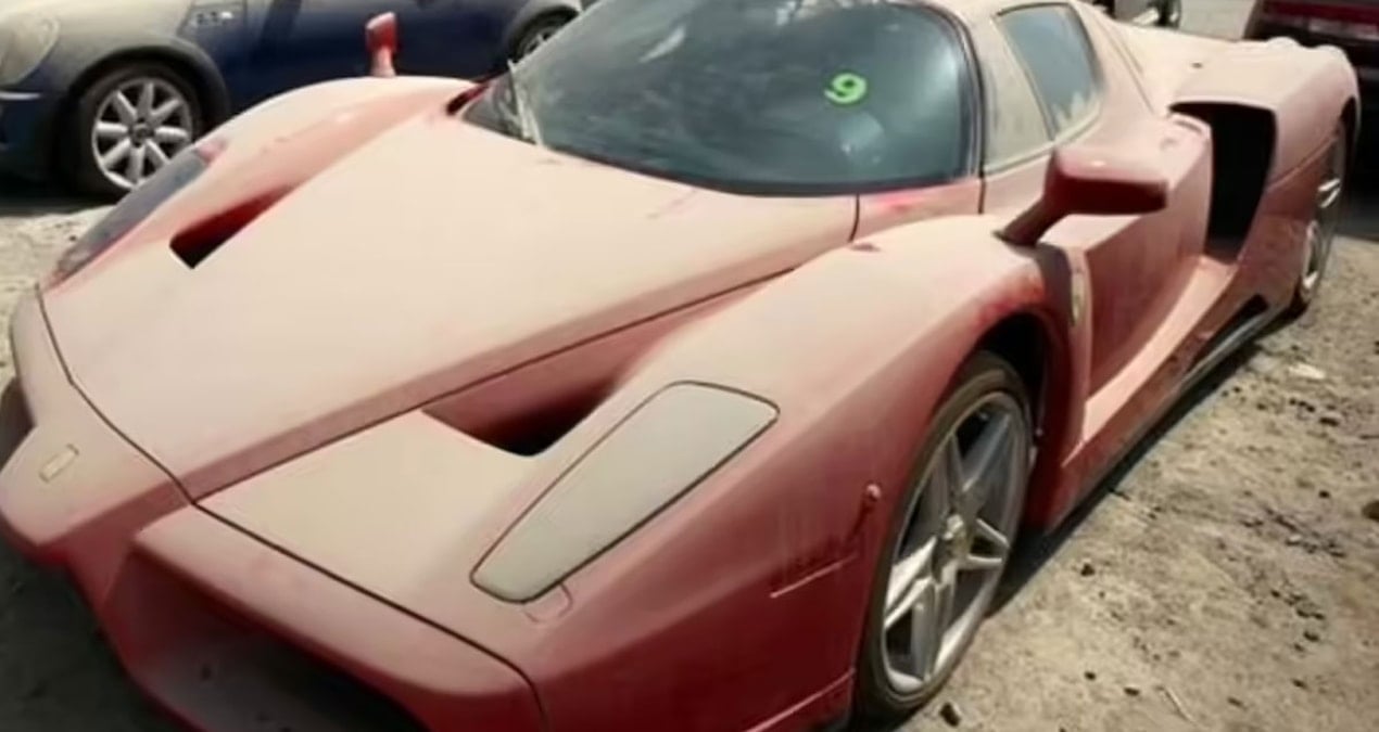 milyonlarca liralik binlerce luks arac burada curuyor qifVDF3F