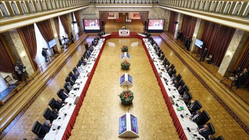 anayasa hukukcusu prof dr erenden komisyonda aciklama anayasal statu tartismalarindan uzaklasilmasi ve temel haklar yaklasimi ile bu konunun ele alinmasi gerektigini dusunuyorum 2ulRmqdT