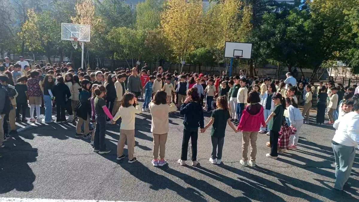 diyarbakirda ilkokulda gercegi aratmayan tatbikat 4GMI1sq5.jpg