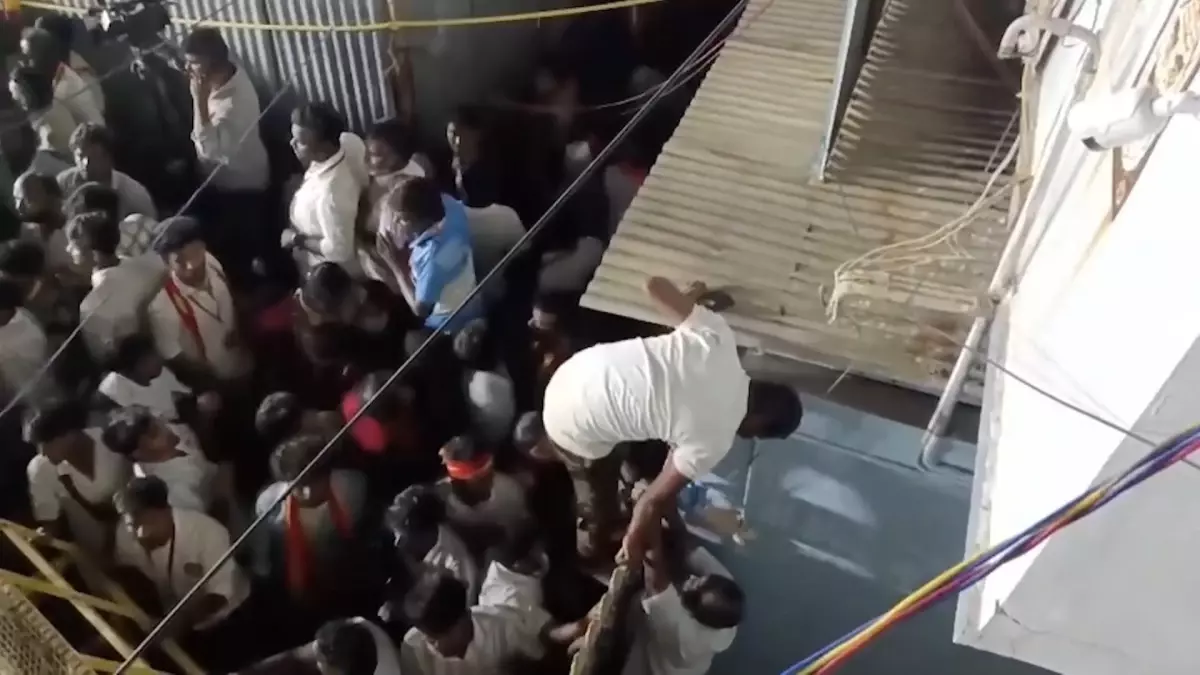 karurda mitingde izdiham 38 olu OGLd9EN3