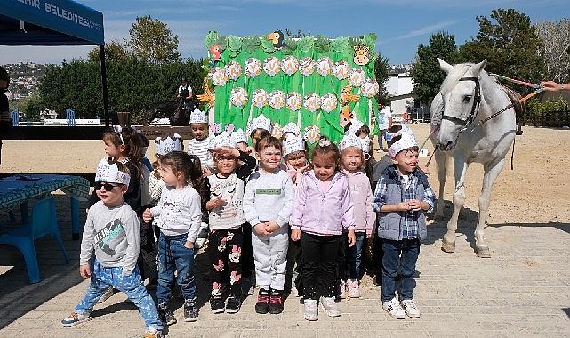 minikler hayvanlari koruma gununde atlarla bulustu P6FXEpAC