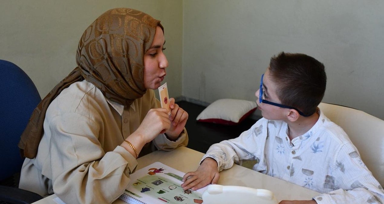 ogretmenligi birakti kendisini serebral palsili ogluna adadi WCA3JODZ