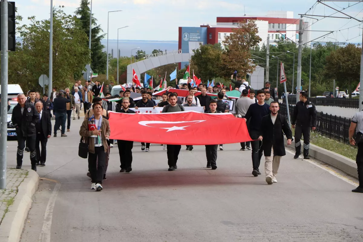 omu ogrencileri israili protesto edip filistine destek verdi SEu8zEIe