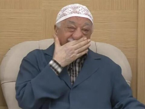 Feto darbe girisimi icin senaryo demisti ama fetoculer yatakta basip safakta asacakti i5z6BHrq